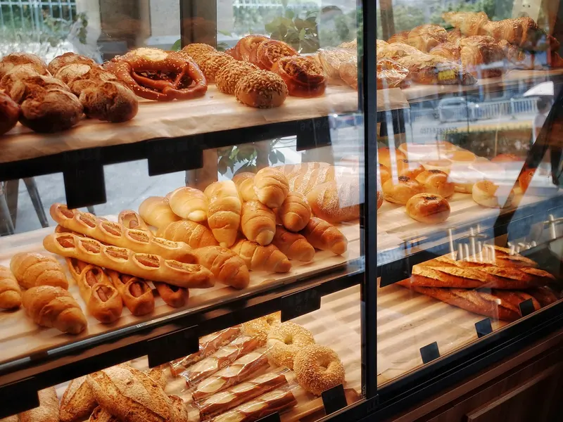 Carte de fidélité boulangerie : des pains alignés sur l'étagère